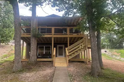 Image de Charming 3 bedroom, 2 bath house with dock & outdoor spaces in Sunrise Beach.