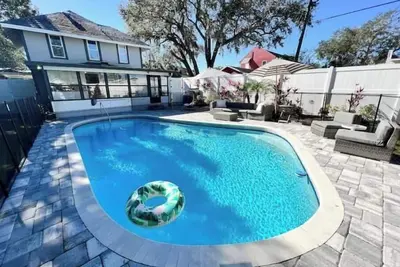 Image de Hollingsworth Pool Home\n\n