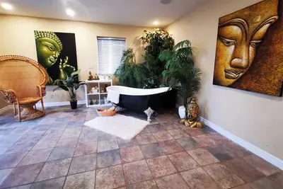 Image de Three Bedroom Three Bath Penthouse with Sauna & Exercise/Office Space