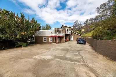 Image de Cozy 4-bedroom house in pleasant Nice with Ac, WiFi beautiful view of the lake