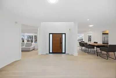 Image de Modern Elegant Home North Toronto