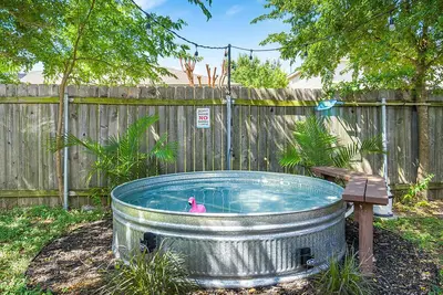 Image de Spacious 4br house w/ Cowboy Pool, Cold Plunge, Gym, Rock Wall in Pflugerville