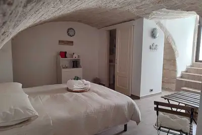 Image de Conveniently located just minutes from the historic center and the sea.