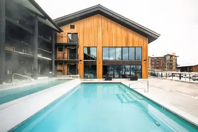 Image de Spacious Lodge-style Rooms w/ Mountain Views & Heated Pool in Teton Village