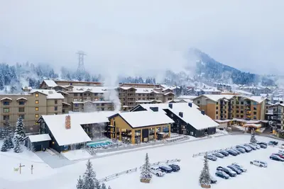 Image de 2 Family-Friendly Lodges w/ Pool, Hot Tub & Ski Access for Winter Fun
