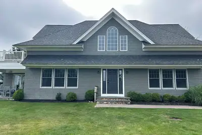 Image de Panoramic Views of Shinnecock Bay  from Stunning 4 bedroom Home
