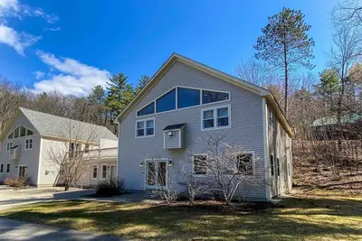 Image de 5-bedroom vacation home, pet friendly with hot tub and Central Air