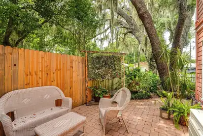 Image de Mt Dora Garden Cottage w\/ Patios, Walk to Downtown
