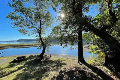 Image de Otter Haven - Peaceful, Tranquil & Private Beachfront Getaway on Harstine Island