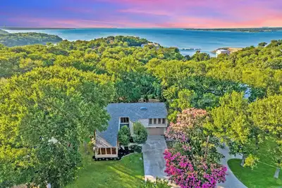 Image de Luxury Lake View Villa Near Eisenhower State Park