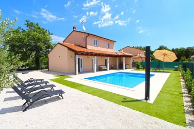 Image de House 2352\/115765 (Istria - Valbandon), 2000m from the beach