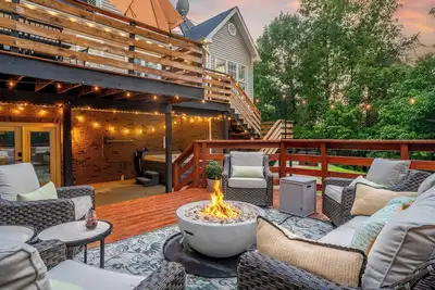 Image de *Fun for All *Lux Hot Tub *Fire Pit *Games Galore