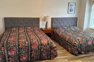 Image de Master Bedroom Located in Burnaby (Metrotown Area)