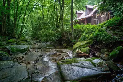 Image de Beech Creek Cabin: Pet friendly, Fish from the Creek, Hot Tub, Firepit!