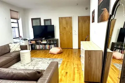 Image de Large Apt in Fidi, safest & cleanest part of Nyc. A block away from Oculus.