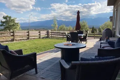 Image de Mountain Views, Air Force, Hiking, Fire Pit, WiFi, Gourmet Kitchen, pet friendly