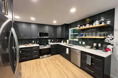 Image de Timber-Comfortable 3b\/3b Gem w\/basement Near Summit Park