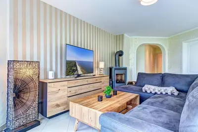 Image de The waterfront property with a view and plenty of peace and quiet is located directly on the Schmollensee.