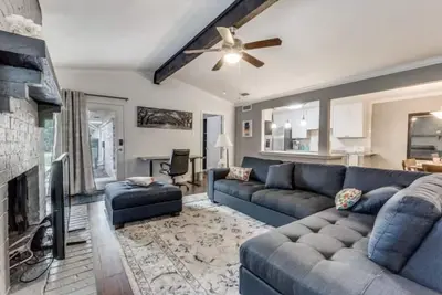 Image de 5br Retreat in Downtown Okc w/ In Unit Laundry I Bathtub I Spacious Living Space I Full Kitchen 16f1