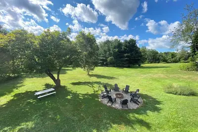 Image de Madison Estate · Madison Farmhouse: Lake, Wineries & Family Fun