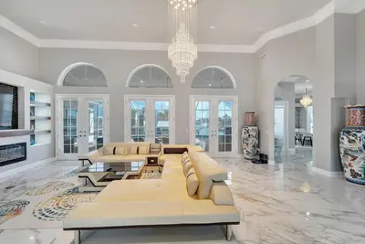 Image de Canalfront Luxury Retreat in Apollo Beach with Dock