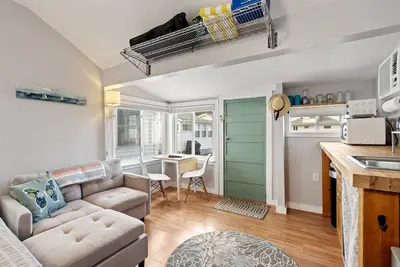 Image de Just Beachy - Charming Studio for 2, Short Walk to Beach!