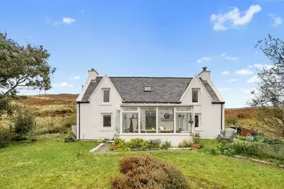Funky Cozy Croft Cottage With Panoramic Sea View, Minutes From Neist Point