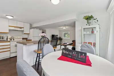 Image de Marceron City Lake House - Mins to Downtown!