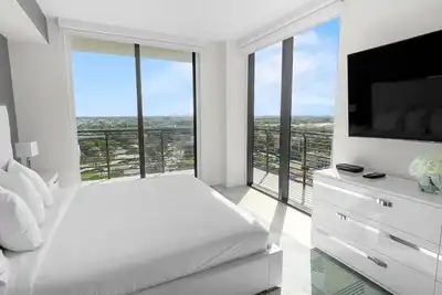 Image de Elegant Doral Living: 3br, 3 Baths