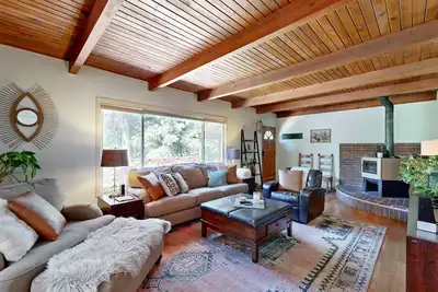 Image de Charming secluded home, close to Glacier Natl Park, with hot tub, WiFi