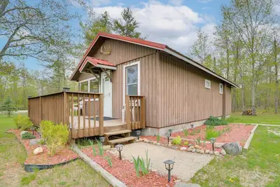 Image de Cozy Onaway Vacation Rental w\/ Deck & Fire Pit!