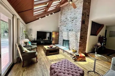 Image de Nature's Nest - Indoor/Outdoor Forest Retreat; Fire Pit; Fireplace; onsite Brook