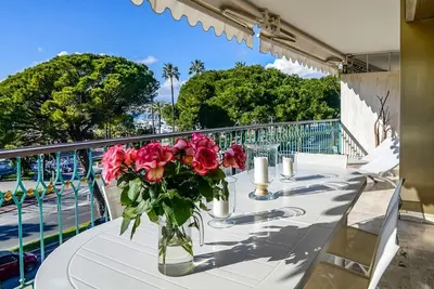 Image de Immogroom-vue mer-grande terrasse -a/c- croisette