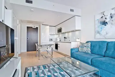 Image de Sophisticated One-Bedroom Suite with Calgary’s Best Views