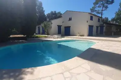 Image de Spacieuse maison avec piscine Ă Â Bagnols en ForĂŞt