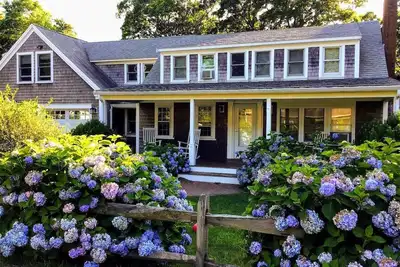 Image de Disnbre: Beach Cottage - A Quintessential Beach Cottage in Brewster, Ma