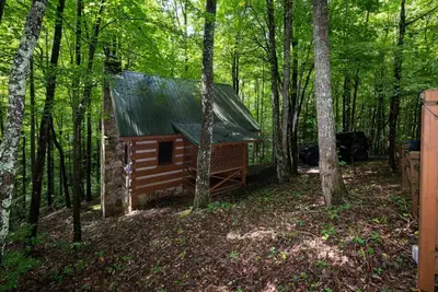Blue Heaven-Quaint, cozy, authentic log cabin