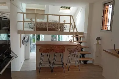 Image de grand studio loft, RdJ, neuf, proche plage de sable du ponteil, 200m