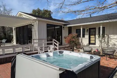 Image de New 3 Bd, Minutes from Sonoma Plaza with Spa