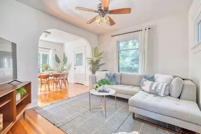Image de Hot Tub + Huge Yard | Near Alberta & Miss. Ave