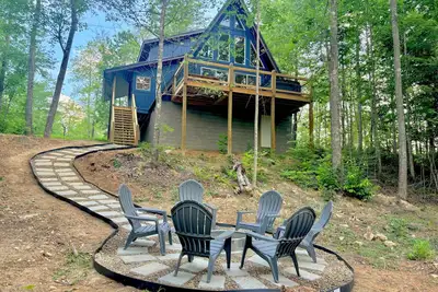 Image de Limestone Ridge- 2-bedroom, A-frame cabin in the Gorge with Ac, WiFi, hot tub