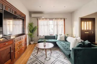 Image de Perfect for Groups • Trendy Area • 4br • Sleeps 8