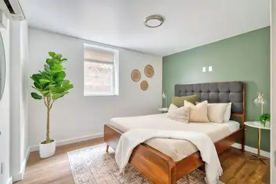 Image de Retro Hideaway • Trendy Location • 2br • Sleeps 4