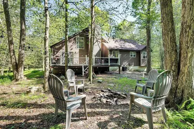 Image de Deck, Fire Pit & Beach Access: Big Bass Lake Home