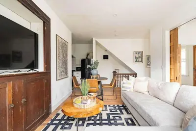 Image de Historic 6br • Walk to Nw Shops • Sleeps 12