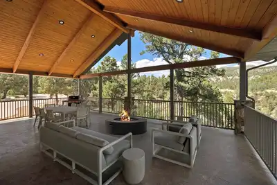 Image de New Spacious, Spectacular Views, Private Hot Tub, Game Room, 7th nt Free