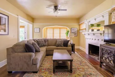 Image de Heart of Hawthorne! Newly Remodeled, 99 Walk Score