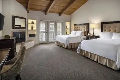 Image de Unwind in 2 Luxe Rooms with Gourmet Dining at Tranquil Desert Oasis