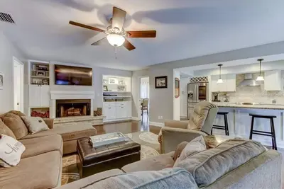 Image de Beautiful High-End Home Perfect for Family Getaway