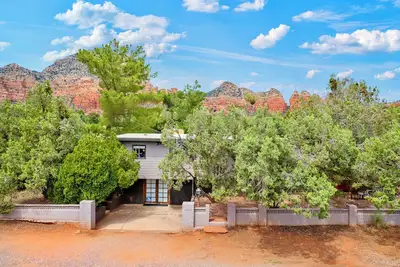 Image de Sedona Home - Walk to Trails. Decks, Views, Hot Tub, Amenities = Best Value!